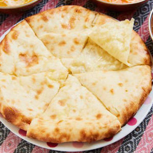 チーズナン Cheese Naan