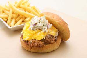 エッグプルドポークサンドイッチ Egg Pulled Pork Sandwich