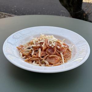 トマトソースとモッツァレラ