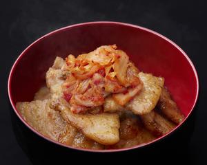【キムチのせ】チャーシュー丼 (チャーシュー3枚,そぼろ50g,ご飯200g,キムチ)