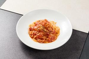【生パスタ】ベーコンと玉ねぎのアマトリチャーナスパゲティ