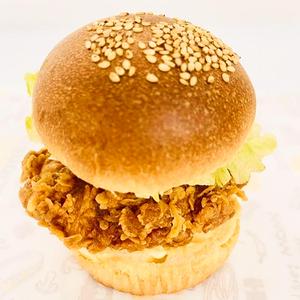 辛いフライドチキンバーガー(麦辣腿堡)