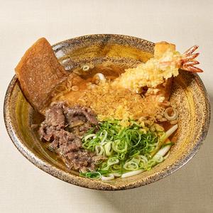 すうどんに人気トッピングのせ