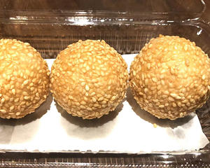 点心2種(桃マン、ゴマ団子)