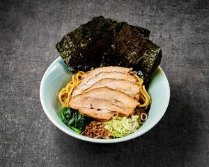チャーシューまぜそば(チャーシュー4枚・薬味ネキ・フライドオニオン・魚粉・ホウレン草・ノリ3枚)
