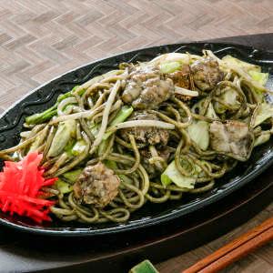 ホルモン炭塩焼きそば