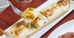 クワトロフォルマッジョピッツァロール Quattro Formaggi Pizza Roll