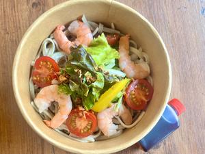 【おすすめ】海老バジルのサラダ蕎麦