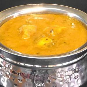 フィッシュマサラカレー(サラダ＆ナンorライス) Fish Masala Curry (Served with Naan or Rice and Salad)