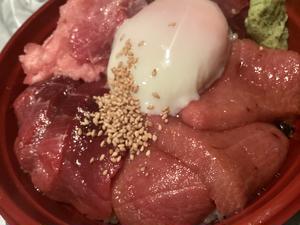当店名物マグロ尽くし丼(オープン記念価格)