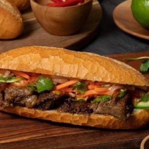 牛すじ焼肉のバインミー Grilled Beef Bnh M