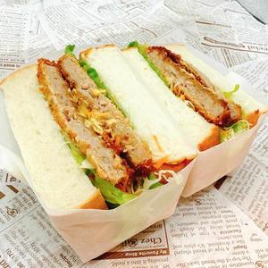 ボリューム満点！メンチカツサンド