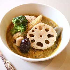 参鶏湯でつくったカレースープ