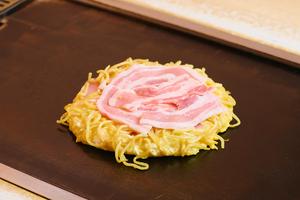 豚モダンのお好み焼き