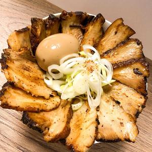 肉のせすぎちゃーめし
