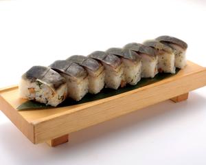 板前特製サバ棒寿司～昆布乗せ～Broiled Mackerel Sushi with sweet kelp(1 roll)