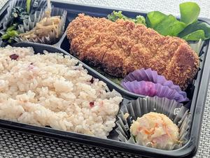 ロースとんかつ(デラックス弁当)
