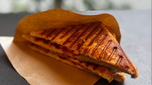 ピザホットサンド (Pizza Toastie)
