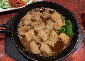 ホルモンの鉄板焼き