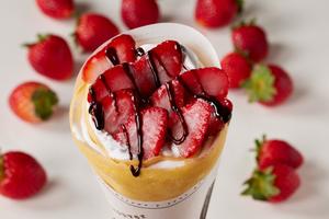 至福の贅沢「恋するクレープ」 【いちごもチョコも】2倍盛りチョコいちごクリーム(Mサイズ) Reward Chocolate Strawberry Cream