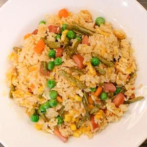 酸辣いんげんとソーセージの炒飯(酸辣豆角香炒)