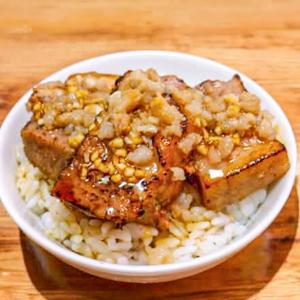 ガチ濃い背脂ブタ丼 Very Thick Back Fat Pork Rice Bowl