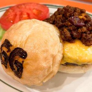 自家製チリチーズバーガー