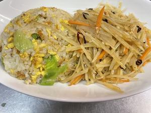 じゃがいもの千切りの黒酢炒めチャーハン丼