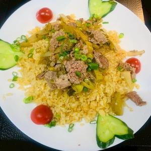 辛肉と漬物のチャーハン(COM CHIEN DUA BO)