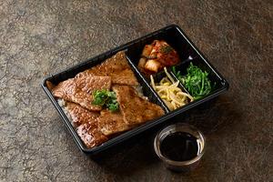 和牛上カルビ弁当(キムチ・ナムル付き)