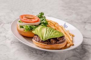 アボカドバーガー150g(コールスロー、フレンチフライ付き) ※テイクアウトはフレンチフライのみ付ます※