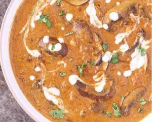 キーママッシュルームカレー(KEEMA MUSHROOM CURRY)ナン付き(WITH NAAN)