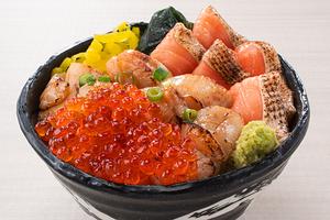 12.炙りトロ肉ホタテ・いくら・トロサーモン丼