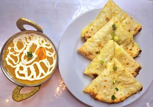 豆カレー+チーズナン(Bean curry+cheese naan)