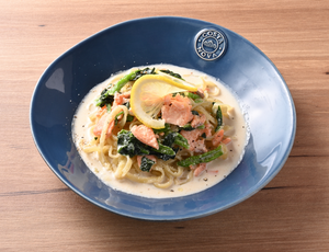Italian Kitchen VANSAN サーモンとほうれん草のクリームパスタ