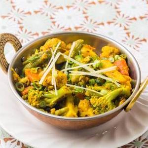 ミックスベジタブルカレー+ナン Mix vegetable curry + Nan