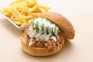 アボカドプルドポークサンドイッチ Avocado Pulled Pork Sandwich