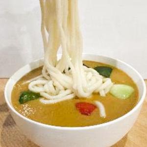 カレーうどんセットcurry udon set サラダ saladラッシーlassi