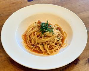 シンプルなトマトソース スパゲッティ(サラダ付き)