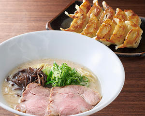 博多とんこつラーメン+餃子 セット