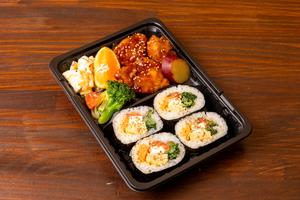 日替りキンパとヤンニョムチキンのお弁当