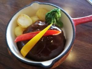 煮込みハンバーグ