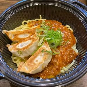 マーボー麺 餃子乗せ
