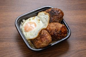 炭火焼トリプルバーグ丼 神戸牛1個、白金豚2個