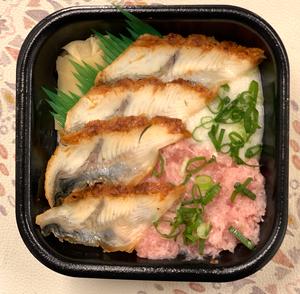 鰻とろ丼