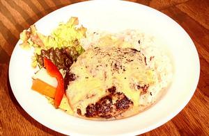 岩手熟成短角牛のハンバーグ丼弁当 トロチーソース
