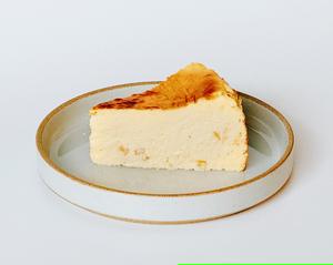 【6月限定】蜂蜜レモンバスクチーズケーキHONEY LEMON BASQUE CHEESECAKE