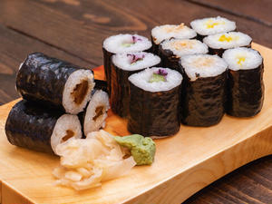 光り物とガリ巻(細) any bright metal and pickled ginger sushi roll(thin)