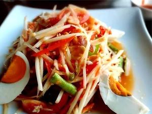 ソムタム ティーンガイ(スパイシー鶏足サラダ) Spicy Chicken Feet Papaya Salad