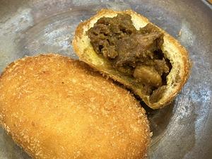 豚角煮カレーパン「豚」